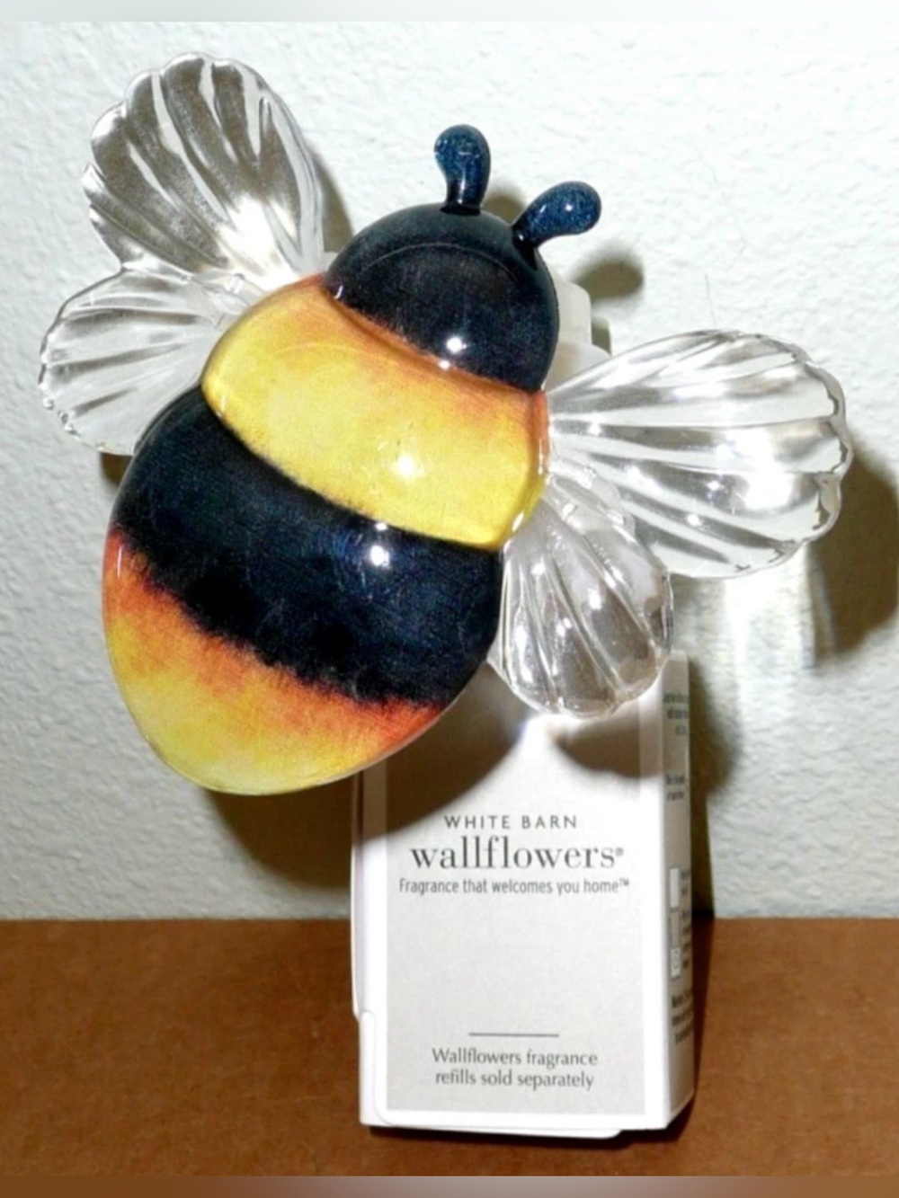 RARE Bath and Body Works Bee Plug-in NEW - Picture 2 of 3